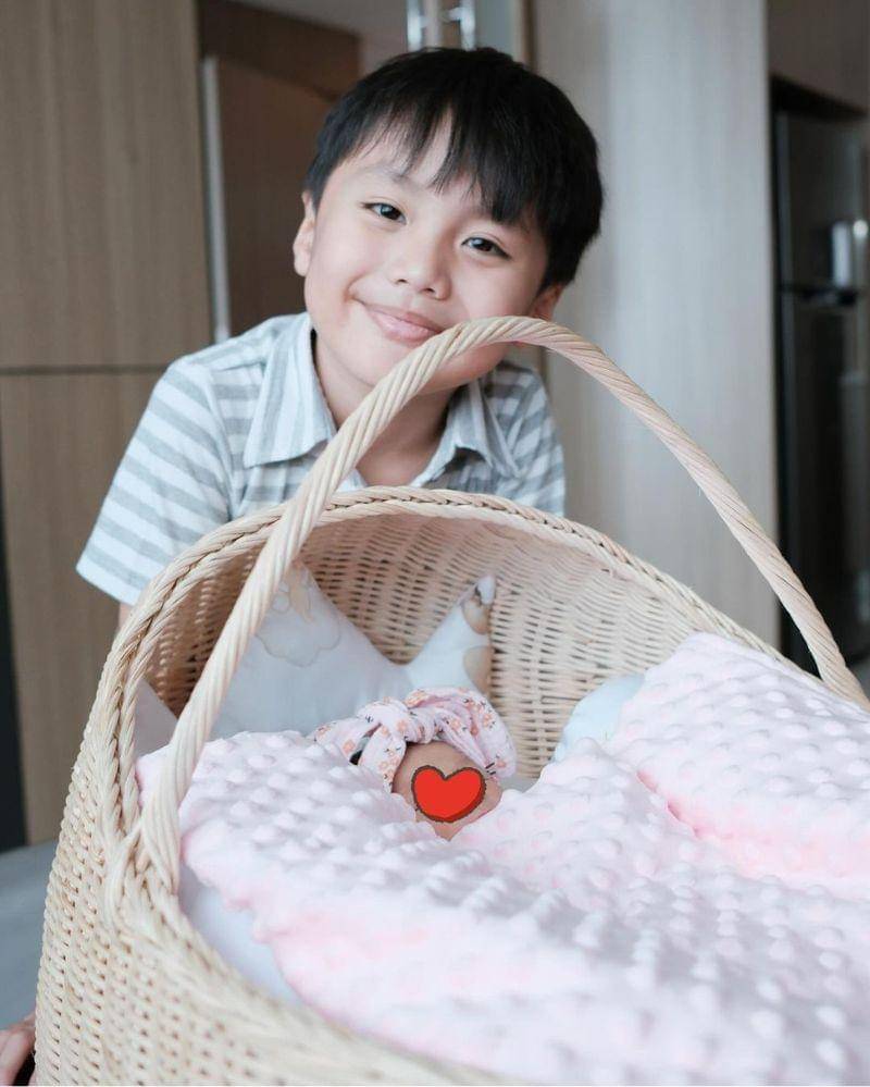 Instagram/larissachou